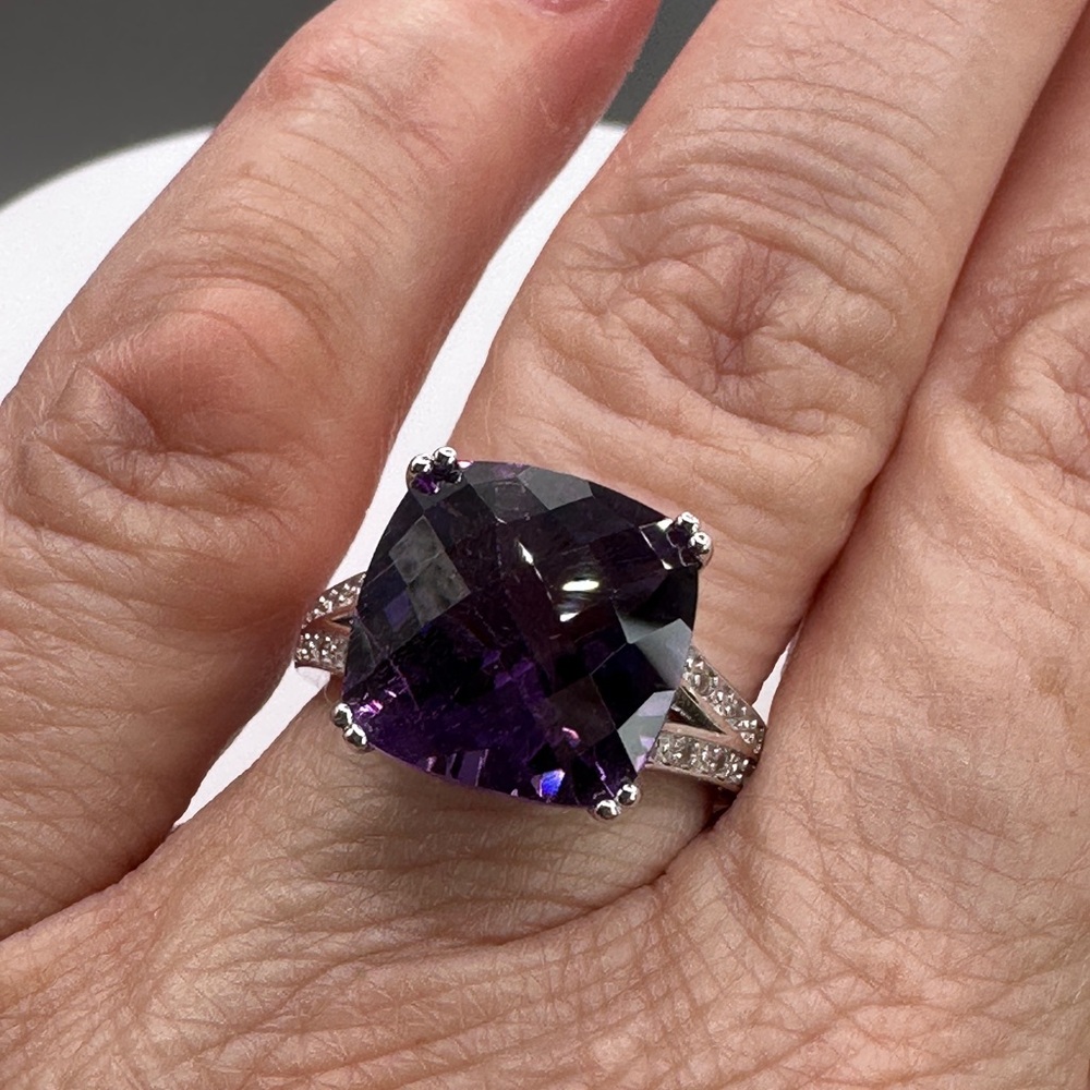 Elegant Purple Gemstone Ring